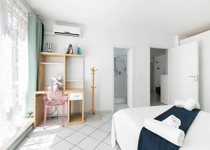 Marconi - Short Apartment