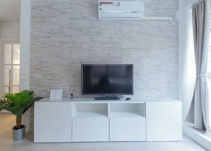 Marconi - Short Apartment