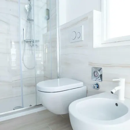 Marconi - Short בולוניה