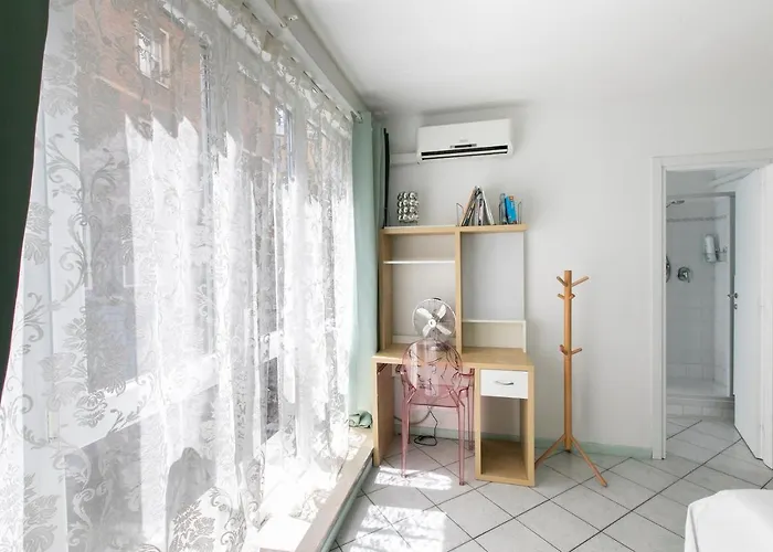 Marconi - Short شقة *